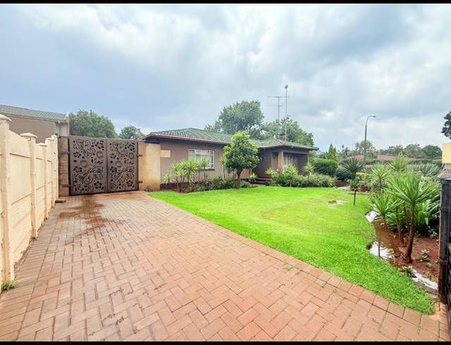 3 BEDROOM HOUSE FOR SALE IN VANDERBIJLPARK CW 1